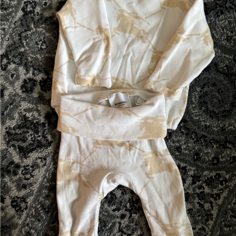 Burberry Infant Set in Cream and Tan